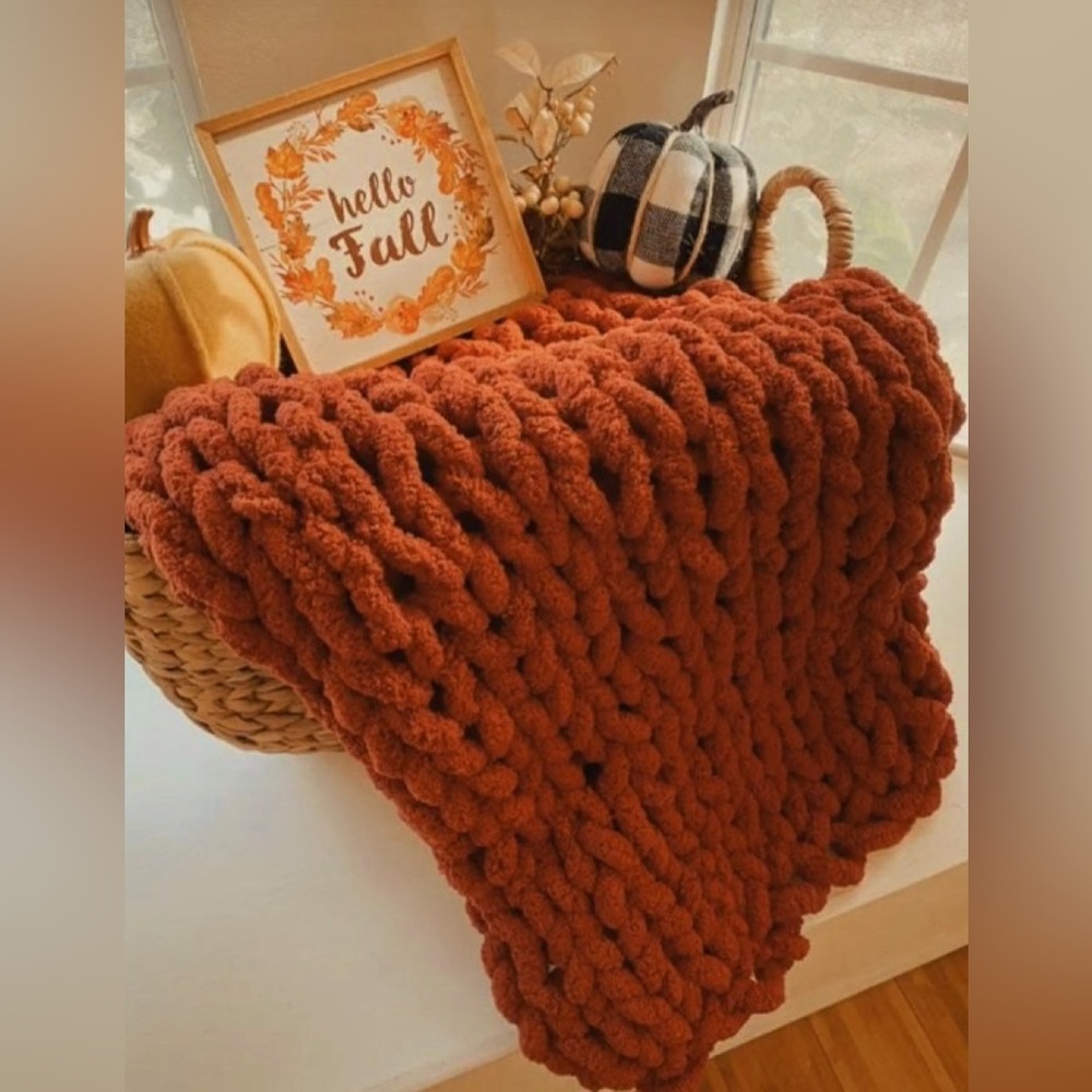 Handmade Blankets!!🍂🍁 Cozy,fluffy,warm blankets🍁🍂